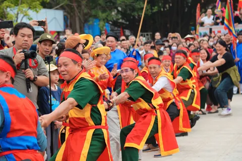 Một thập kỷ kéo co, từ niềm tự hào Thăng Long đến kết nối văn hóa quốc tế