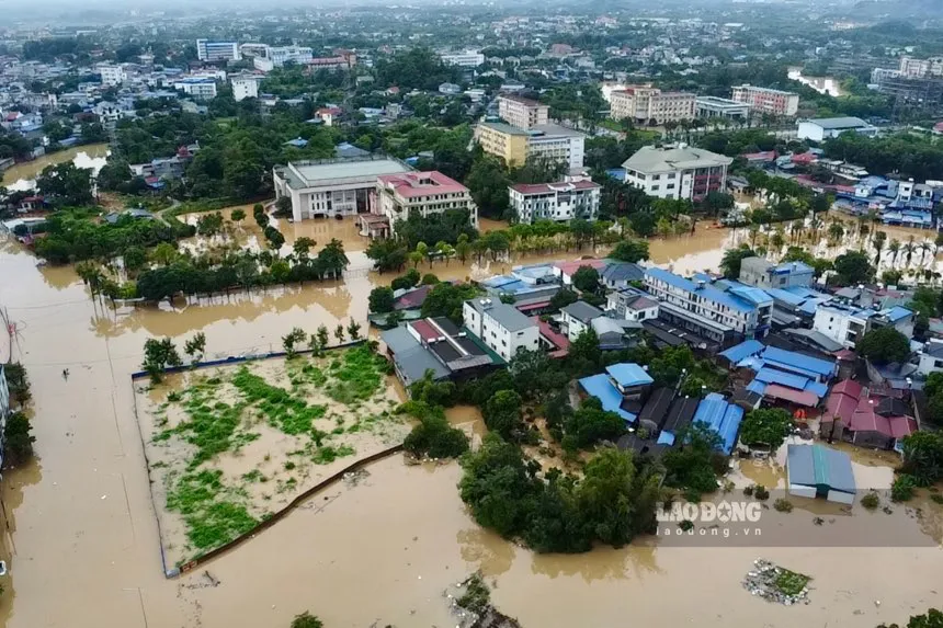 Cảnh ngập lụt khu trung tâm Thái Nguyên khi lũ sông Cầu vượt đỉnh lịch sử
