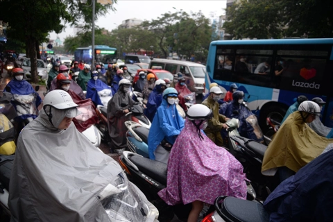 Thời tiết ngày 26/8/2025: Hà Nội cùng nhiều địa phương hứng chịu mưa to tầm tã