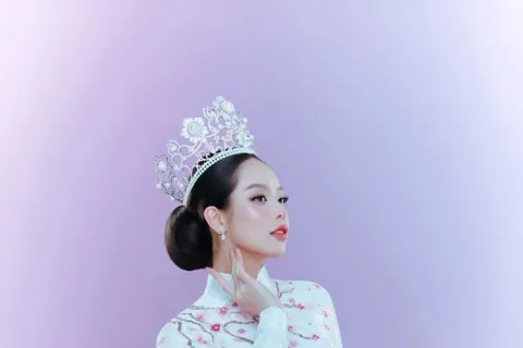 Hoa hậu Huỳnh Thị Thanh Thủy diện áo dài trong đêm chung kết Miss International 2025