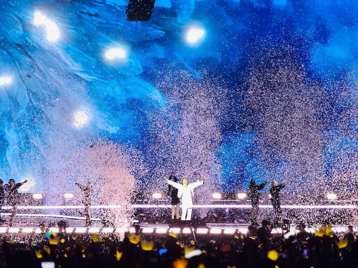 Concert BIGBANG tại Hà Nội: Gần 45.000 khán giả hòa giọng hát khúc thanh xuân