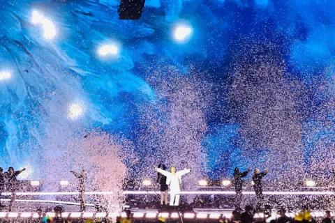 Concert BIGBANG tại Hà Nội: Gần 45.000 khán giả hòa giọng hát khúc thanh xuân