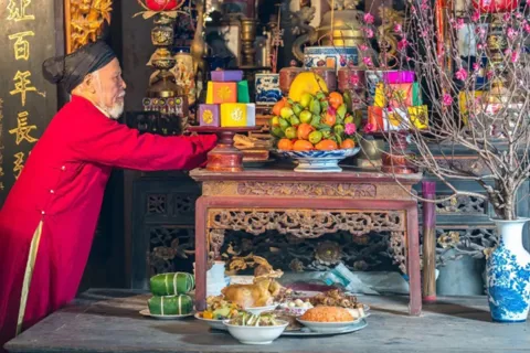 Văn khấn hóa vàng Tết Bính Ngọ 2026 chuẩn theo truyền thống Việt Nam