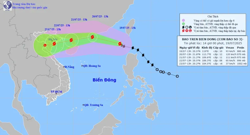 Bão Wipha có đường đi khá giống siêu bão Yagi, giật cấp 12, di chuyển theo hướng Tây Bắc