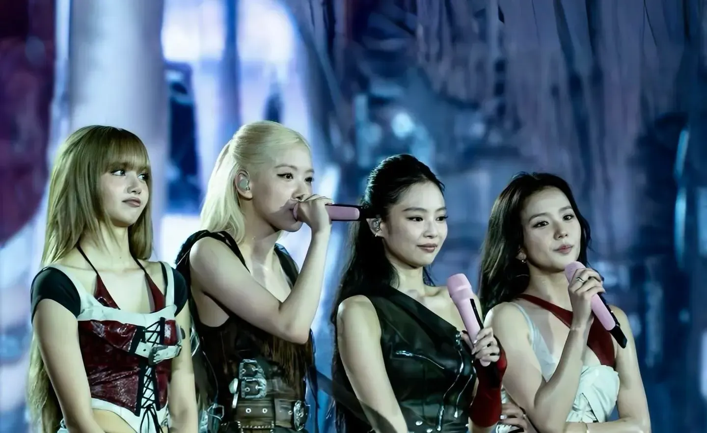 Blackpink đại thắng: Phá kỷ lục trên YouTube, concert "Deadline" cháy vé nhưng vướng lùm xùm