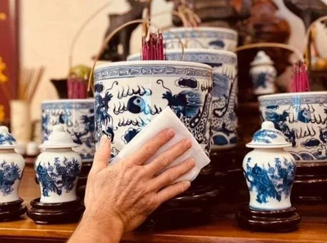 Đón Tết Bính Ngọ 2026: Văn khấn dọn dẹp ban thờ, xin tỉa chân nhang chi tiết nhất