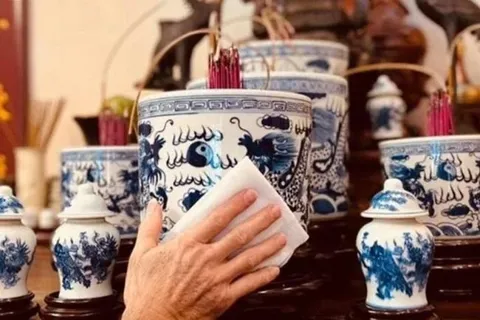 Đón Tết Bính Ngọ 2026: Văn khấn dọn dẹp ban thờ, xin tỉa chân nhang chi tiết nhất