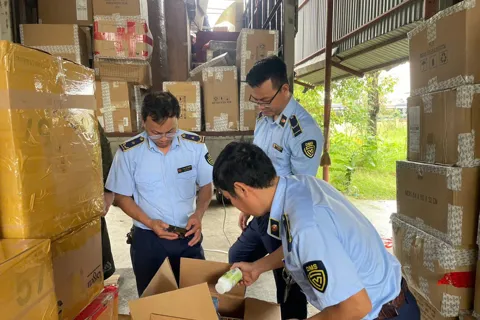 Tăng mức phạt đối với buôn lậu, gian lận thương mại và hàng giả nhằm bảo đảm tính răn đe