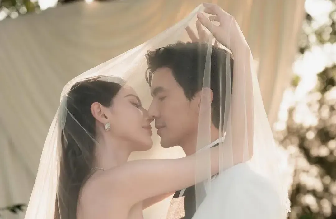 Đám cưới cổ tích của “Ma nữ đẹp nhất Thái Lan” Mai Davika và tài tử hơn 9 tuổi Ter Chantavit
