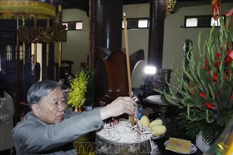 Tổng Bí thư Tô Lâm dâng hương tưởng niệm các đồng chí lãnh đạo tiền bối