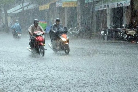 Cảnh báo lốc, sét, mưa lớn, mưa đá, sạt lở vùng núi Bắc Bộ và nhiều khu vực