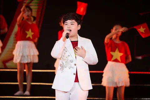 Ca sỹ nhí Dương Đức Hải khoe giọng cùng DTAP trong Xuân Quê Hương