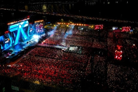 Chiến lược của việc mời ngôi sao nổi tiếng thế giới tham gia concert là gì?