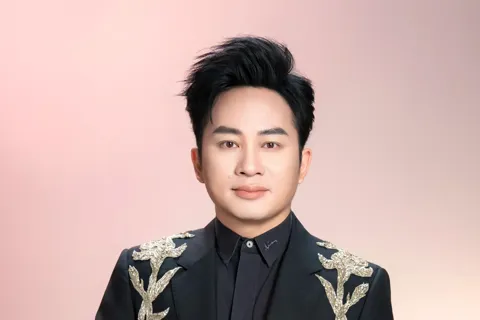 Ca sĩ Tùng Dương và nhóm bạn ủng hộ 1 tỷ đồng cho 5 tỉnh bị bão Bualoi