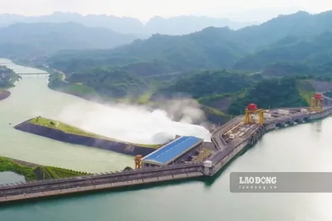 Thủy điện Tuyên Quang mở thêm 2 cửa xả đáy sáng 30.9
