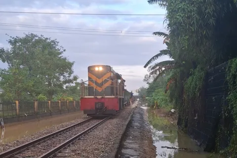 Thông tuyến đường sắt Bắc-Nam qua Huế