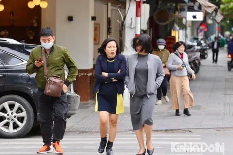 Không khí lạnh bao trùm, nhiệt độ Hà Nội thấp nhất 10 độ C, vùng cao có nơi dưới 5 độ C
