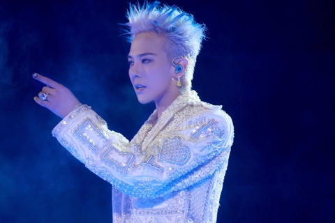 Đêm nhạc của G-Dragon tại Mỹ Đình đối diện mưa lớn, phe vé xả lỗ