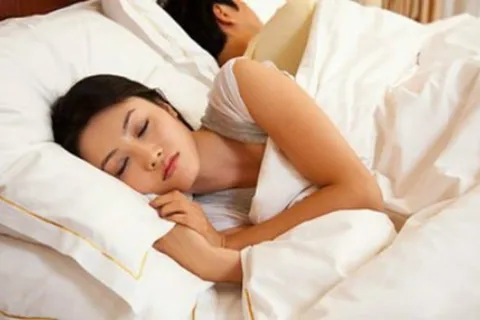 Giải mã 10 giấc mơ phổ biến: Răng rụng, ngã, bị phản bội