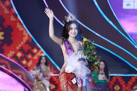 Nhan sắc của cô gái Hà Nội sinh năm 2005 lên ngôi Hoa hậu Du lịch Dân tộc Việt Nam 2025
