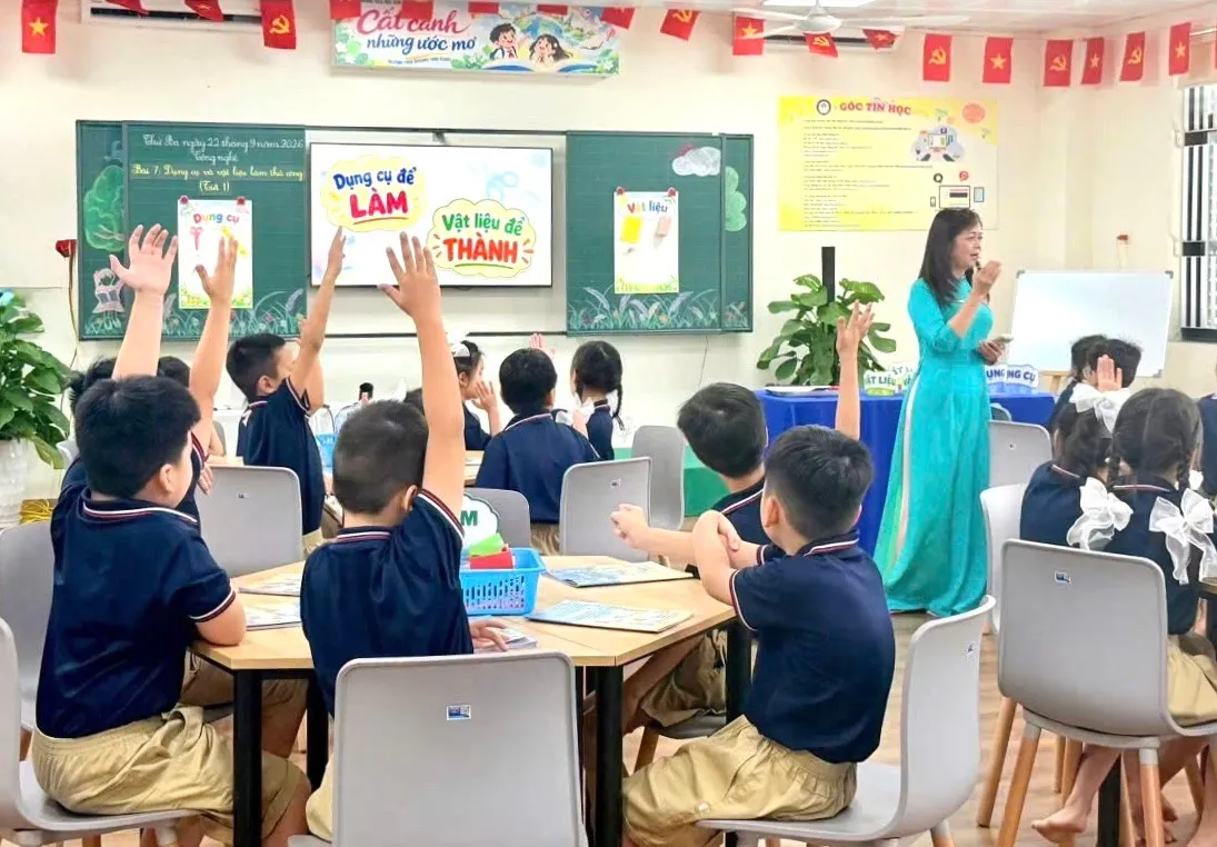 “Lớp học mở” ở phường Kim Liên: Khi công nghệ mở ra cách dạy và học mới