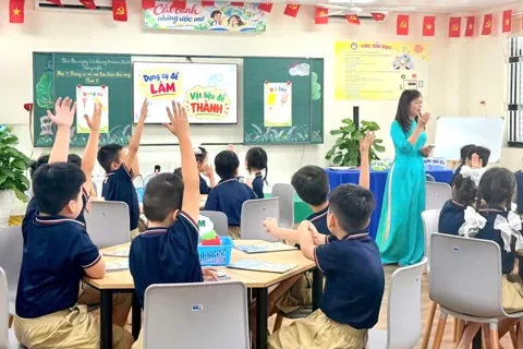 “Lớp học mở” ở phường Kim Liên: Khi công nghệ mở ra cách dạy và học mới