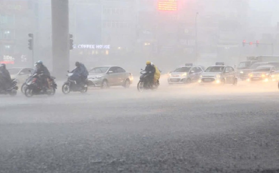 Hà Nội đối diện mưa lớn, dông, lốc do xu hướng dịch chuyển của bão số 3