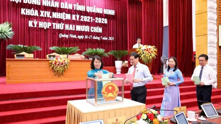 Phê chuẩn 2 Phó Chủ tịch UBND tỉnh Quảng Ninh