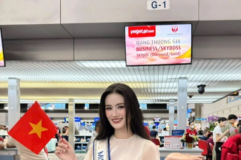 Thời trang của Ý Nhi tại đấu trường quốc tế Miss World
