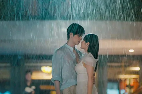 Gió ngang khoảng trời xanh: Hậu trường cảnh hôn dưới mưa của tổng tài và Việt Hoa