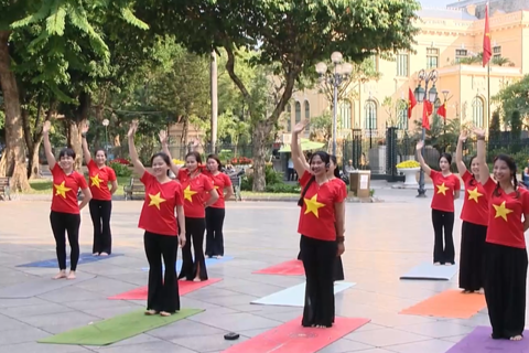 Tháng 10 - Hà Nội rực rỡ sắc màu