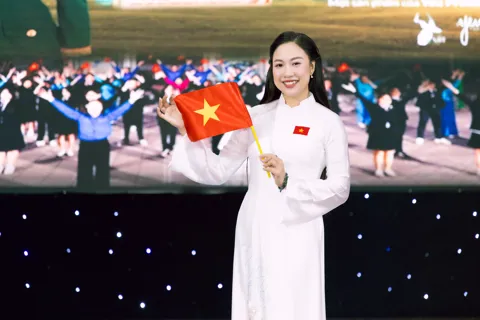 Ra mắt dự án âm nhạc “Ý Đảng, lòng Dân” của ca sĩ Trần Bích Ngọc