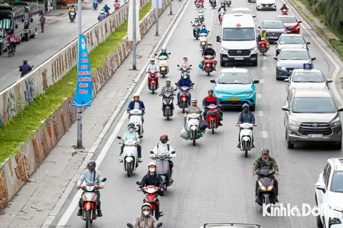 Người dân Thủ đô thích thú đón không khí lạnh đầu mùa