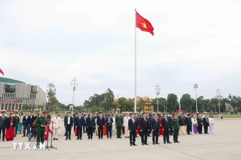 Các điển hình tiêu biểu toàn quốc báo công dâng Bác
