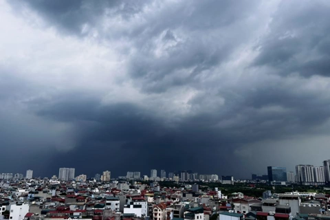 Hà Nội mưa lớn đúng giờ tan tầm, cảnh báo ngập tại nhiều tuyến phố