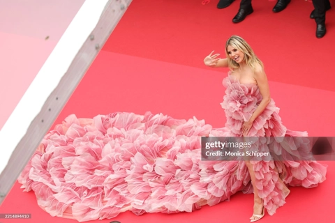 Dàn mỹ nhân khoe chân dài sau quy định cấm hở bạo trên thảm đỏ LHP Cannes
