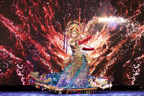 Hoa hậu Yến Nhi mang trang phục lấy cảm hứng từ múa rối nước đi chinh phục Miss Grand International 2025