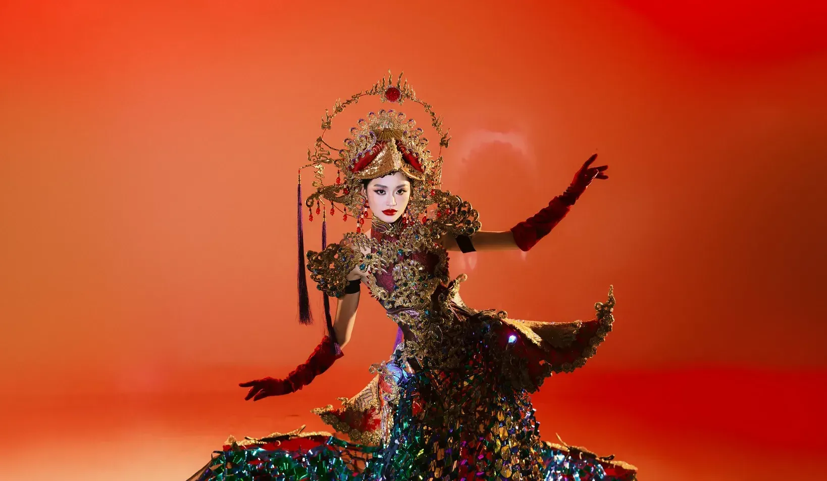 Miss Grand International 2025: Yến Nhi mang Thăng Long hội lên sàn diễn, thành tích tăng vọt