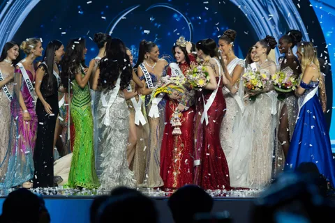 Miss Universe 2025 ồn ào nhất lịch sử, tân hoa hậu dính nghi vấn “chiến thắng nhờ quan hệ”