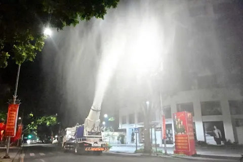 URENCO vận hành thử xe phun sương dập bụi trên nhiều tuyến phố Vành đai 1