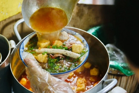 Dung dị gánh quà của người Hà Nội