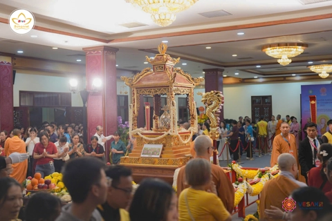 Hàng triệu lượt người chiêm bái xá lợi Đức Phật tại chùa Quán Sứ