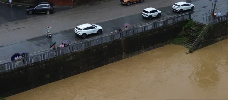 Mực nước sông Hồng qua Lào Cai cao nhất từ đầu mùa