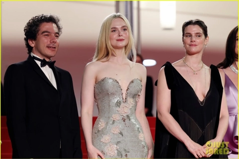“Sentimental Value” nhận tràng pháo tay dài 15 phút tại LHP Cannes 2025