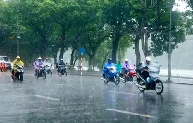 Cảnh báo dông, lốc, mưa lớn khu vực nội thành Hà Nội
