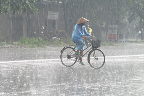 Dự báo thời tiết ngày 17/5/2025: Miền Bắc, Hà Nội đối diện mưa to cục bộ