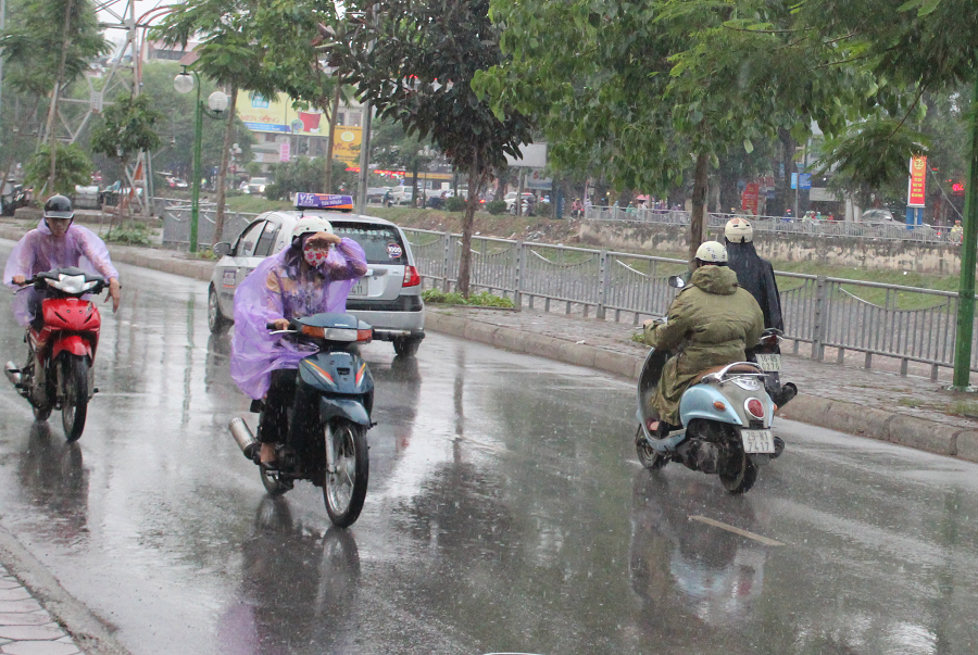 Dự báo thời tiết ngày 13/6/2025: Hà Nội và cả nước mưa rào