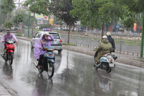 Dự báo thời tiết ngày 13/6/2025: Hà Nội và cả nước mưa rào