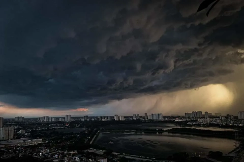 Dự báo thời tiết ngày 17/6/2025: Miền Bắc, Hà Nội trời mát, mưa dông tập trung vào chiều tối