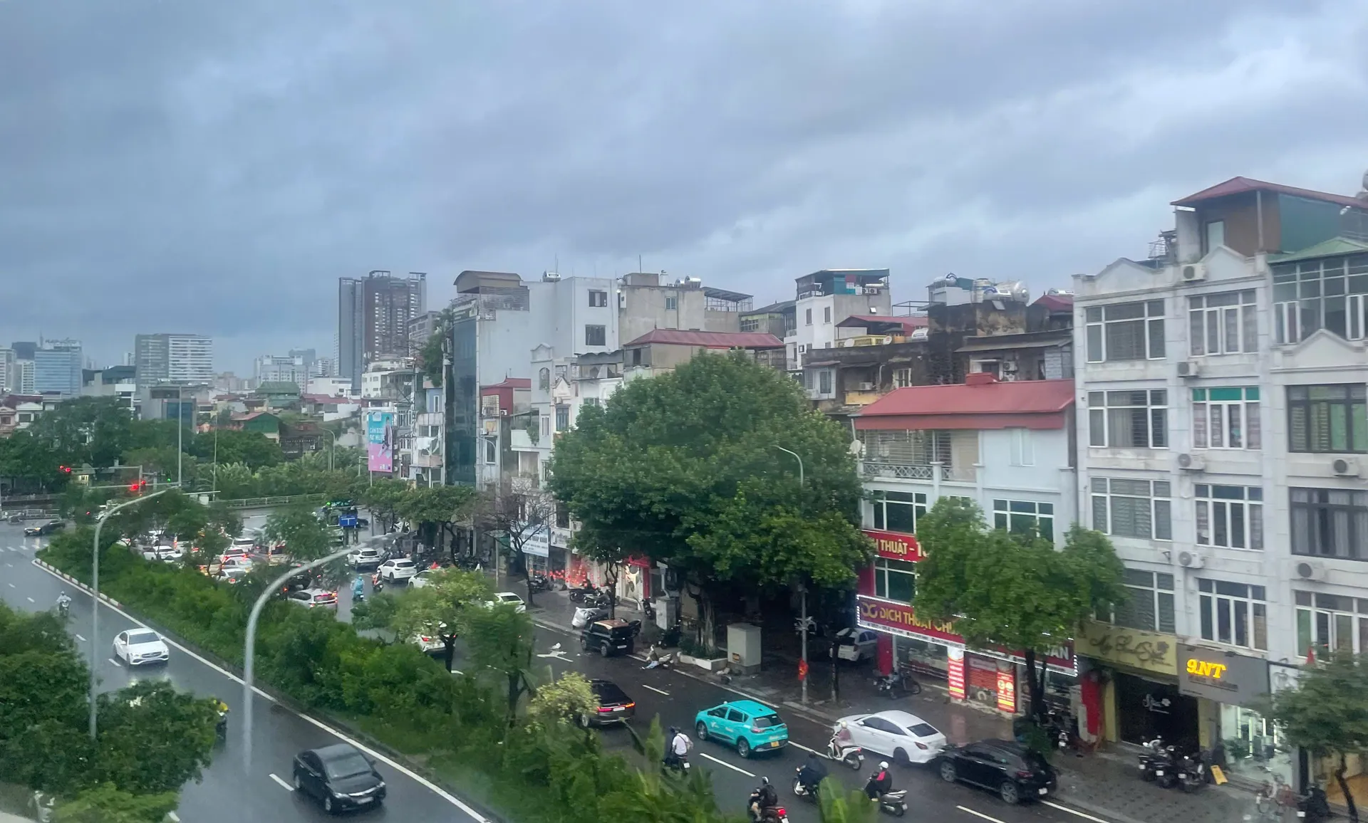 Thời tiết ngày 18/10/2025: Miền Bắc, Hà Nội ngày nắng, chiều tối mưa to